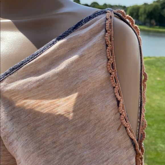 Gimmicks by BKE Cold Shoulder Open Back Embroidered Lace Boho Tunic Top Size S - Picture 3 of 11